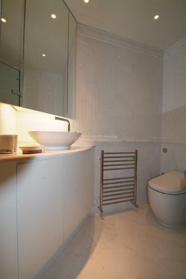 Chelsea: Exceptional 1Br W/Views Of The River Thames & Battersea Park Apartment London Bagian luar foto